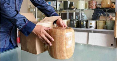 信義區大樓地下室藏「無主骨灰罈」超毛! 一打開...員警全煞到