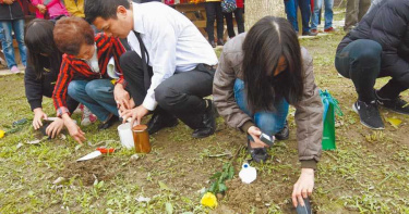 新北市辦環保樹葬 飼主泛淚憶愛寵