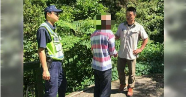 偷挖牛樟菇還不戴安全帽 山老鼠遭查獲下場慘