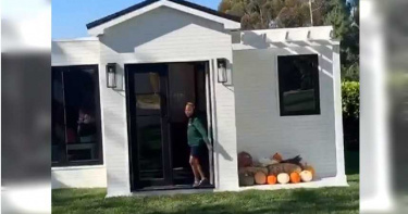 爸爸回來了!湖人詹皇奪冠後回家 送女兒一棟迷你屋