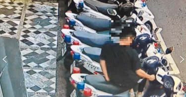 少年不滿友人被帶回派出所 3秒膠封警用機車鑰匙孔