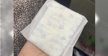 女同學「褲子沾經血」紅紅的!被霸凌嘲笑痛哭 男童挺身回嗆:你媽沒月經?