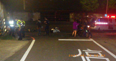 高雄警追闖紅燈騎士 「道路高低落差」害2人慘摔頭破血流