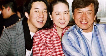 結婚39年!成龍突退出妻子2公司「快3年不提她」 網猜可能婚變了