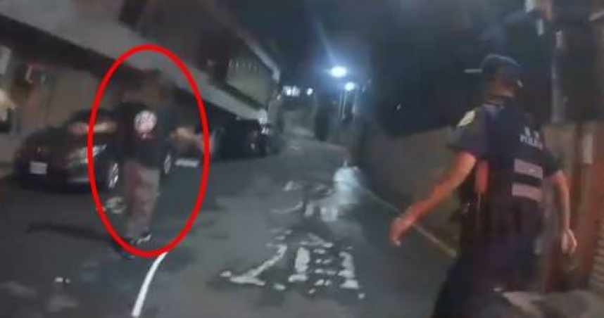 北市北投區去年發生一起醉男揮刀砍人事故。（圖／翻攝畫面）