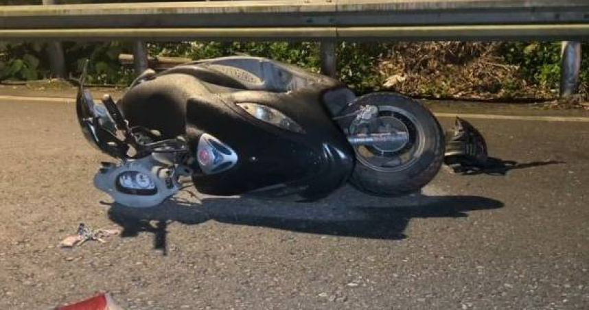 新店自撞車禍24歲男子不治。（ 圖／翻攝畫面）