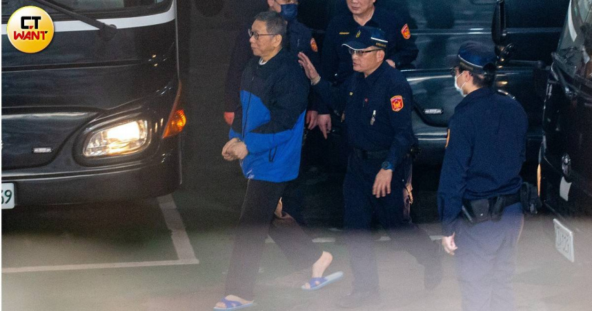 台北地院裁定柯文哲自2月27日至3月10日解除禁見，允許與妻子、母親、妹妹及弟弟會面。（圖／黃耀徵攝）