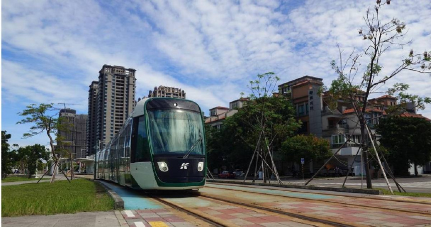 高雄輕軌一名司機員遲未發車，足足在原地停滯了9分鐘，直到乘客前往駕駛室查看才發現，原來司機員竟睡著了。（示意圖／報系資料照）