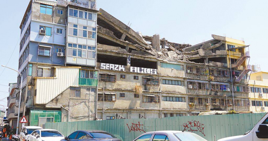 台中市清水區中興街1棟6層集合住宅大樓的5、6樓，22日凌晨呈Ｖ型坍塌。（圖／報系資料照）