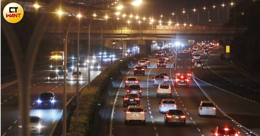 為因應清明連假車潮，內湖分局針對國道1號及轄區內公墓周邊實施交通管制。（示意圖／林士傑攝）