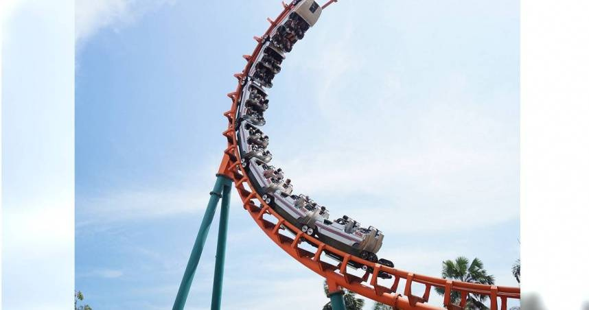 雲霄飛車是許多人追求驚險體驗的熱門遊樂設施。（示意圖／Pixabay）