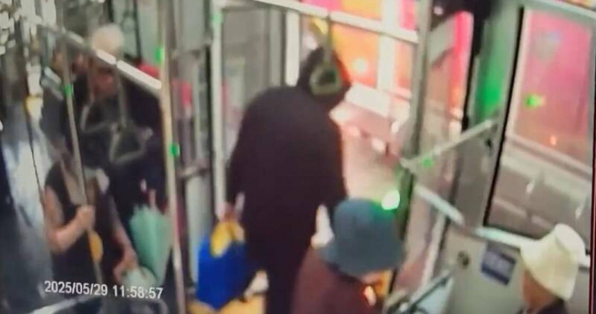 387萬旅行袋遭下手。（ 圖／翻攝畫面）