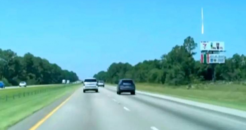 美國喬治亞州一戶人家去年6月遭隕石擊中屋頂。（圖／翻攝自X）