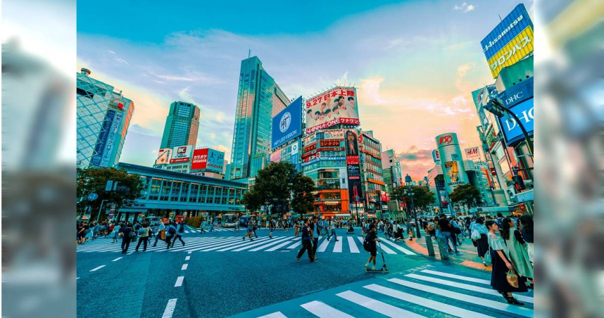 旅遊達人分享，日本航空（JAL）9月底前有直飛的航線優惠，引起許多網友熱議。（示意圖／Unsplash）