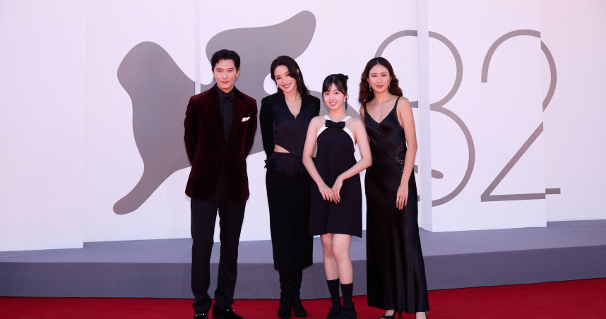 邱澤（左起）、導演舒淇、白小櫻、9m88亮麗出席威尼斯首映紅毯。（圖／甲上娛樂）