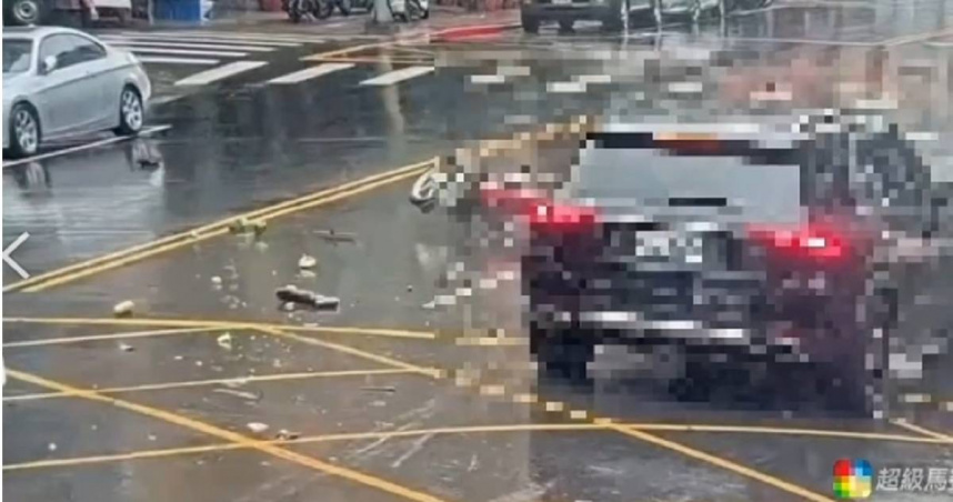 北市大同區酒泉街20日上午10時許發生一起嚴重車禍事故，造成一名男子當場無生命跡象。（圖／翻攝畫面）