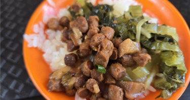 魯肉飯現已全部使用素肉替代。（圖／中國時報張鎧乙攝）