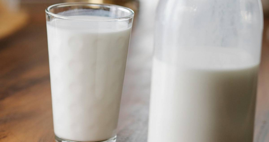 過去觀念認爲牛奶要選低脂，才不會心血管阻塞，但現在觀念轉變了。（示意圖／Pexels）