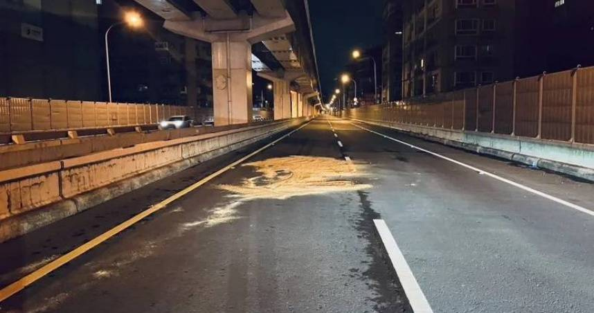 温姓男子1月25日搭車返家卻遭丟包，導致他在台64線上被輾過身亡，林姓司機13日被依遺棄致死罪起訴。（圖／翻攝畫面）