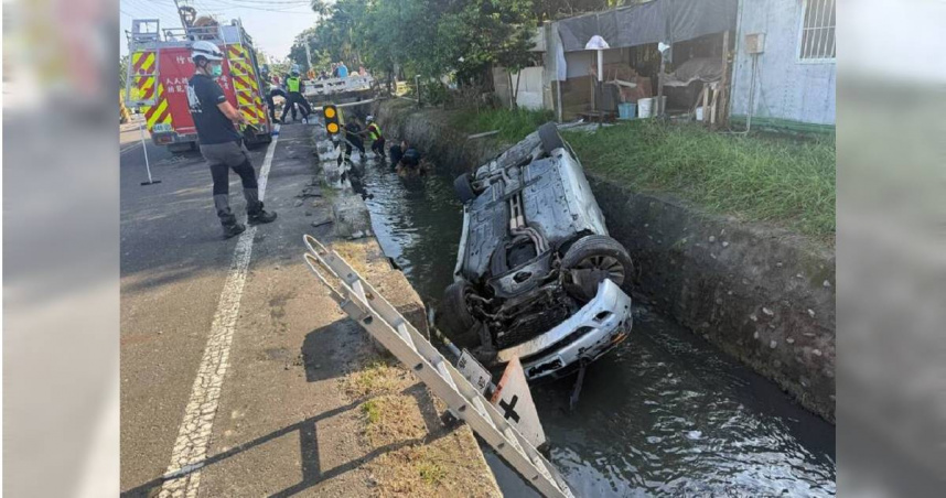 竹田死亡車禍！休旅車猛撞雙載機車　2男噴飛墜大排水溝雙雙喪命