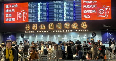 不少民眾出國旅遊，習慣購買當地零食、特色食品當伴手禮。（示意圖／桃園機場公司提供）