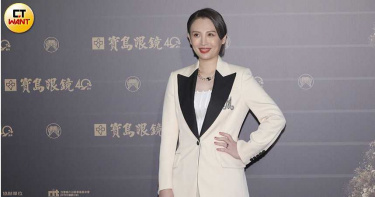 金曲31/魏如萱白色西裝帥氣現身紅毯 兒子加持得獎信心滿滿