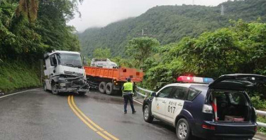 蘇花公路2砂石車對撞 雙向交通受阻一度封閉