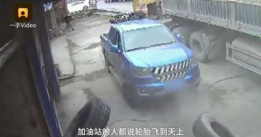 輪胎充氣瞬間爆炸!老闆娘當場慘死、6歲兒目睹淚崩痛喊:媽媽...