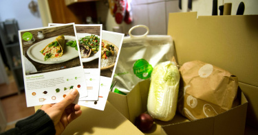 超噁!他訂購午餐外送 打開驚見「可樂瓶裝滿尿」傻眼