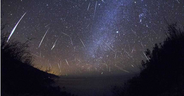 肉眼可見!雙子座流星雨大爆發 避開月亮看得更清楚