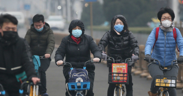 醫師揭「無症狀遞增、嚴重病例大人偏高」原因 建議與人保持2公尺以上距離