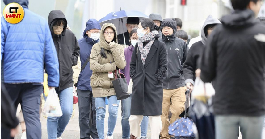 入冬第3波寒流來襲，全台凍成冰番薯。（圖／方萬民攝）