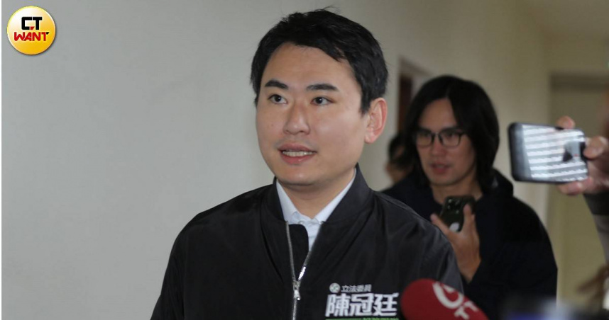 立委陳冠廷指出，依法只要擁有中華民國國籍，無論是否取得其他國籍，都必須負有服兵役的義務。（圖／周志龍攝）