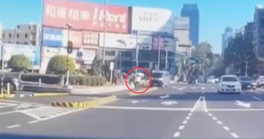 日籍女子與兒子來台旅遊第2天遭遇嚴重車禍，遭失控小貨車撞上重傷昏迷送醫。（圖／警方提供）