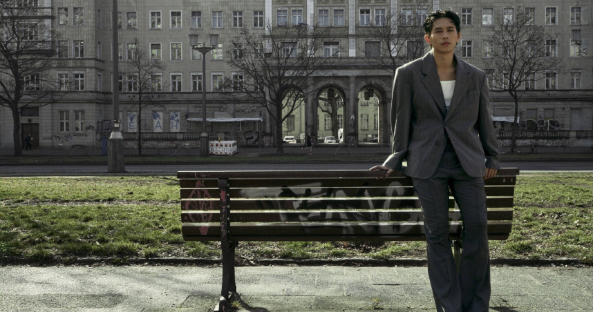 柏霖赴德國拍攝新專輯主視覺。（圖／索尼音樂提供）