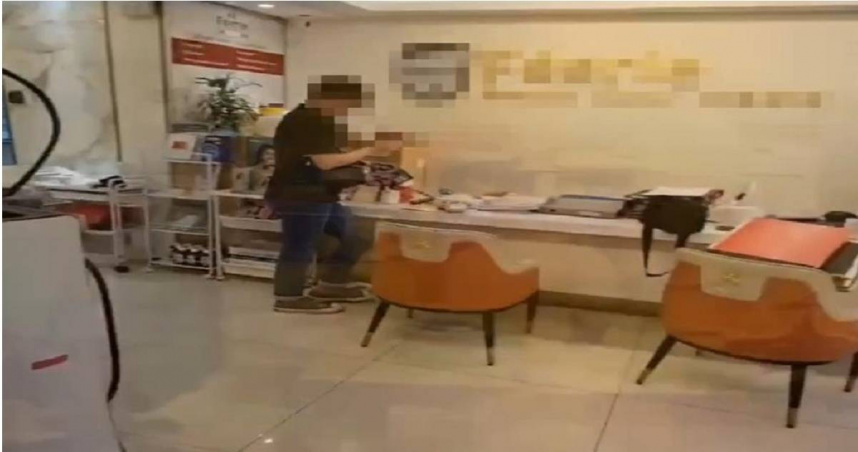 擁有車模界林志玲之稱的蔡語芯12日宣告死亡，遺體於今日上午相驗，而涉案的名醫今也被列為被告，而其診所也被衛生局查出4項違規。（圖／翻攝畫面）