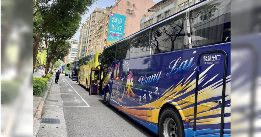 遊覽車駕駛團體不滿全面裝設駕駛身分識別設備政策，7月9至10日將赴交通部陳抗。（圖／本報資料照片）
