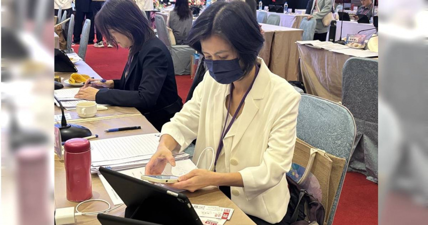 苗栗私立建臺高中發生學生考科集體報錯的烏龍，苗縣縣教育部長葉芯慧今天受訪表示，目前先穩定孩子情緒，確保其他報考科目先行把握分數。（圖／林縉明攝）