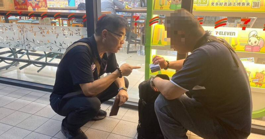 警方在雲林高鐵站逮捕一名洗錢車手。（圖／雲林地檢署提供）