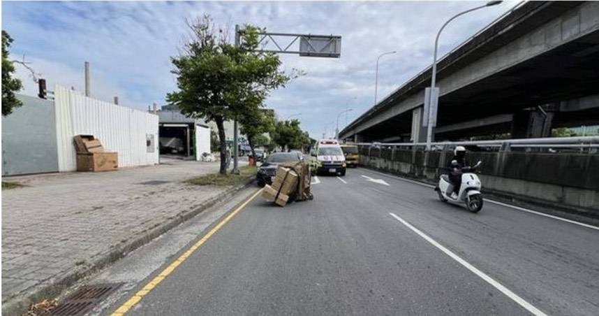 台中婦遭撞還被輾過慘死，駕駛被依殺人罪送辦。（圖／翻攝畫面）