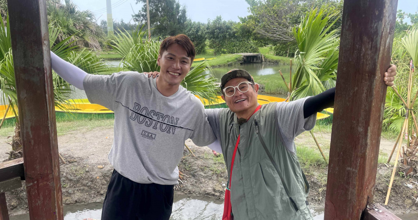 許效舜（右）迎來新搭檔，張睿家（左）。（圖／東森超視提供）