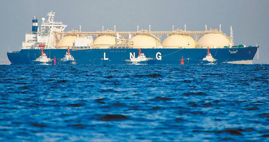 美國參議員提案，要求美國政府擴大對台液態天然氣出口。圖為液態天然氣運輸船。（圖／路透社）
