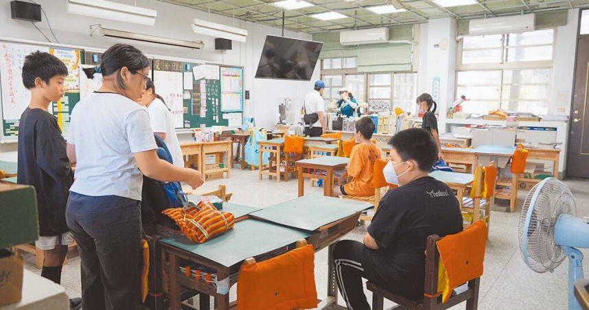 花蓮縣馬太鞍溪堰塞湖溢流釀災，光復鄉停課2周後7日恢復上課，學生見面開頭的問候語就是：「你家有被水淹嗎？」（圖／中國時報羅亦晽攝）