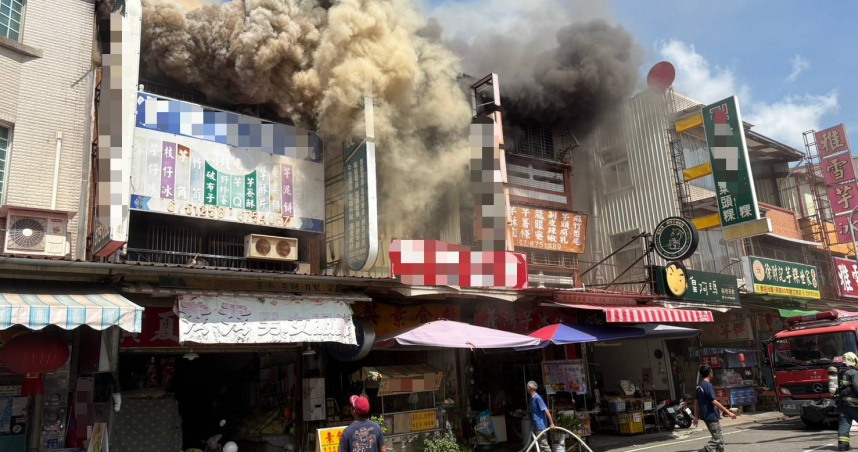 高雄甲仙便當店發生火警，61歲張姓老闆娘輕微燒燙傷送醫治療。（圖／翻攝畫面）