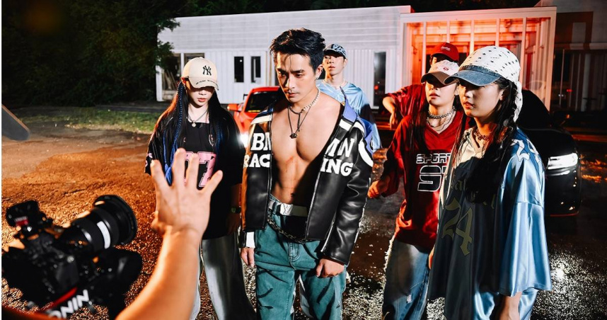 刺刺推出單曲〈Back At 2 Me〉。（圖／杰思國際娛樂提供）