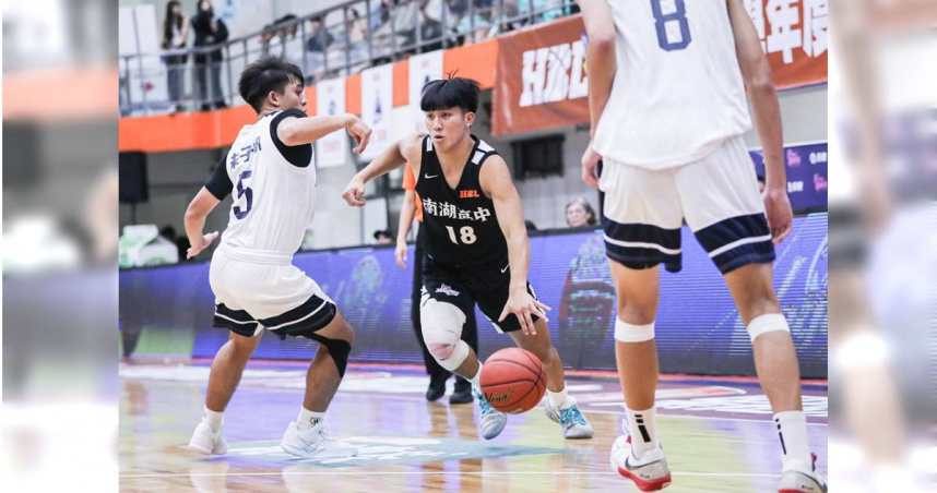 南湖高中王以勒（中）助隊險勝彰縣成功。（圖／高中體總提供）