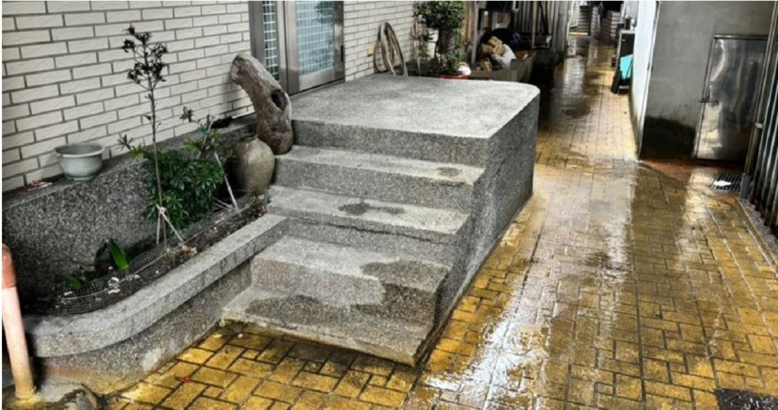 林男25日上午與他人發生口角後遭刺，目前尚未脫離險境，警方現已逮捕兇嫌，將待他清醒後製作筆錄。（圖／翻攝畫面）