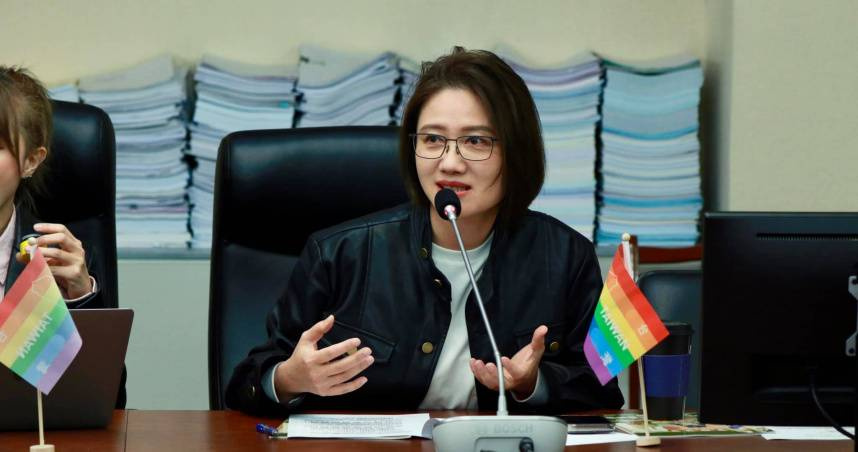 台北市議員林延鳳於去年10月提案「敬老卡點數可使用在北投泡溫泉」，計畫將於2月1日正式上路。（圖／翻攝自林延鳳臉書）