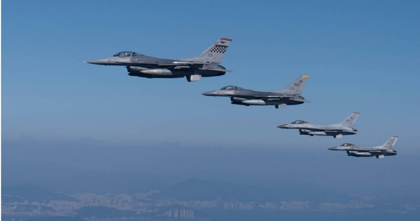 韓國軍方指出，駐韓美軍於18日在黃海公海上空進行單獨F-16訓練時，曾與中方戰機短暫對峙。（示意圖／達志／美聯社）