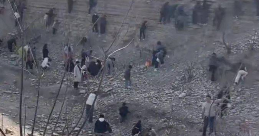 大陸山東省泰安市近日疑似出現三葉蟲化石，引發關注。（圖／翻攝自瀟湘晨報）